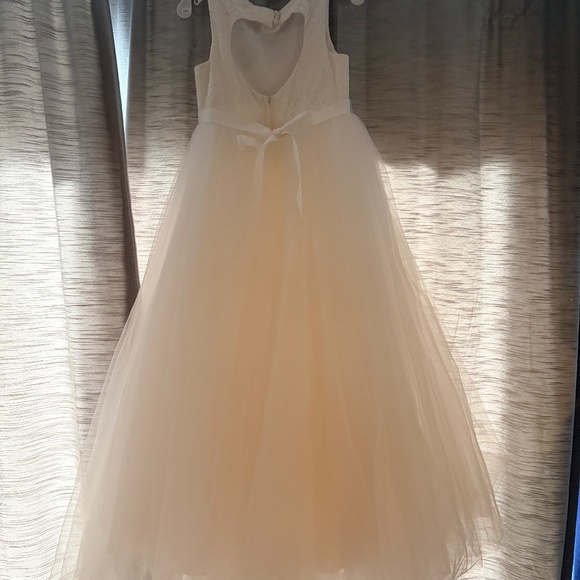 Child size 8 flower girl dress - Picture 2 of 5